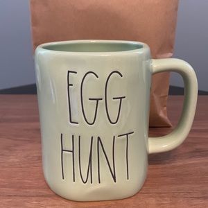 Rae Dunn “Egg Hunt” mug 💚🥚